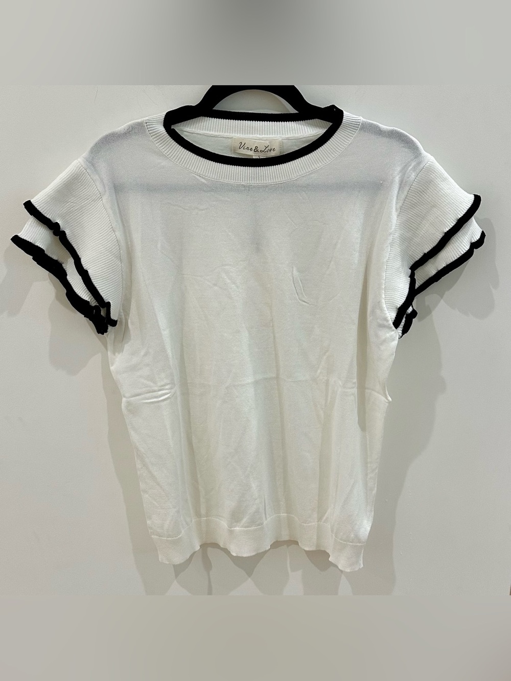 NWT Vine & Love Contrast Trim Ruffle Knit Top Size L